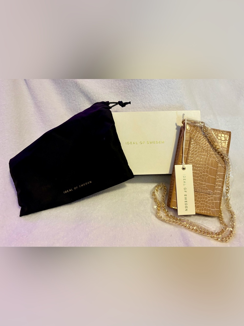 IDEAL OF SWEDEN Croc-Texture Beige Crossbody Phone Bag with Gold Chain